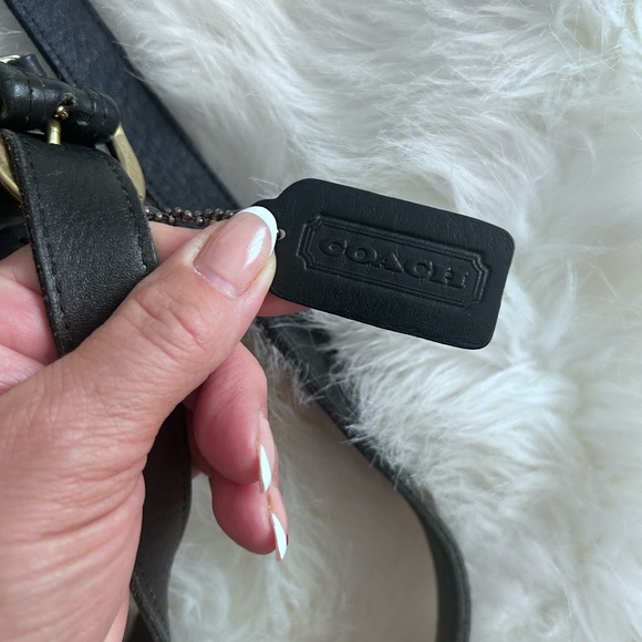 Vintage 90's Coach Fletcher #4150 black leather
shoulder/crossbody bag - Picture 4 of 14